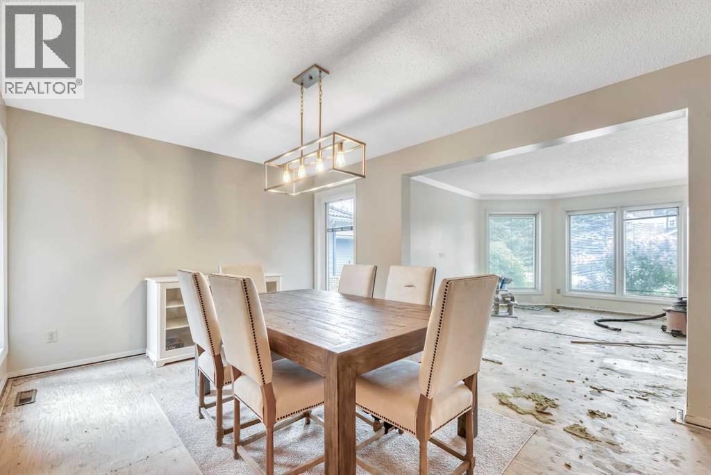 Dining room - needs new flooring