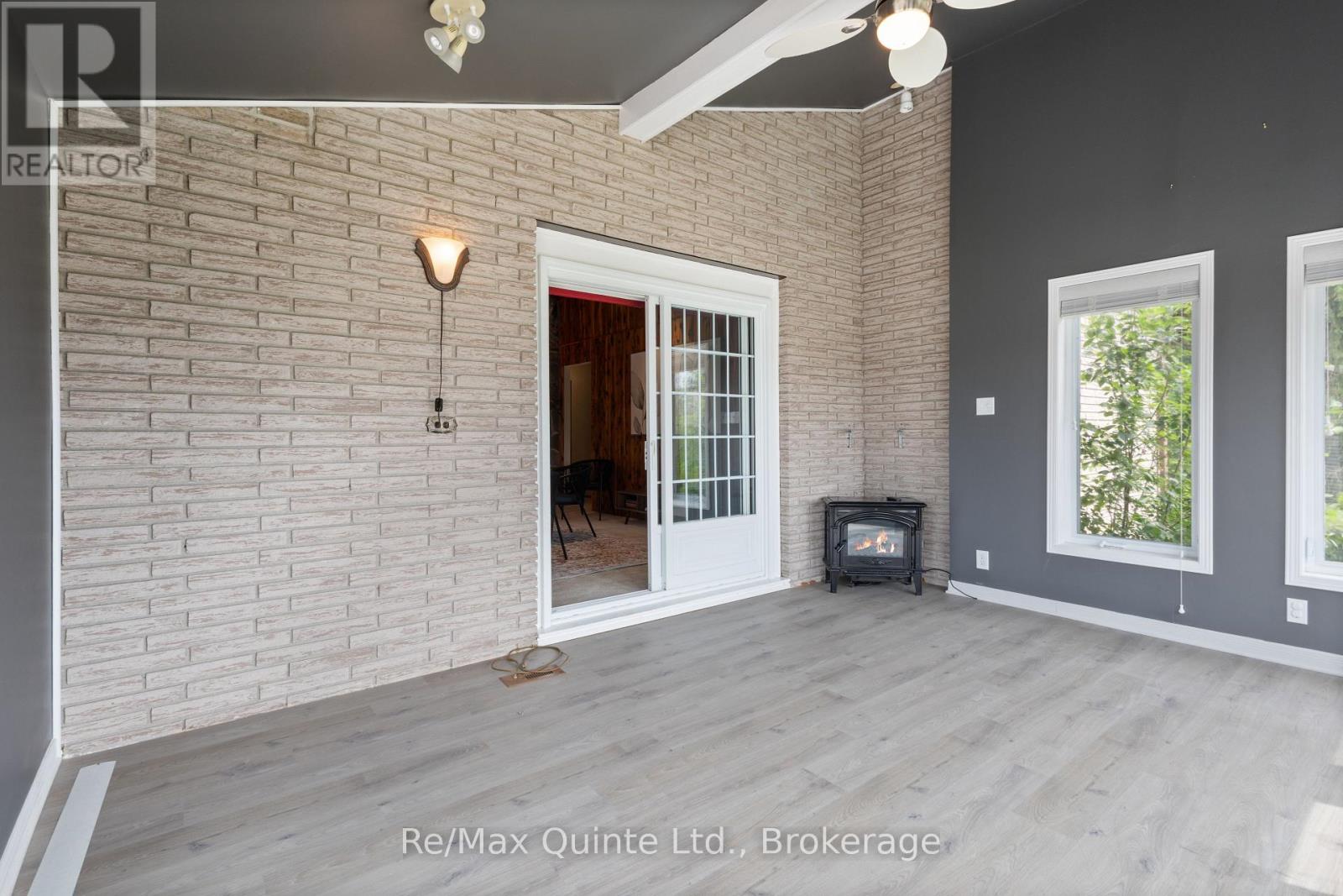366 FARNHAM ROAD - 23