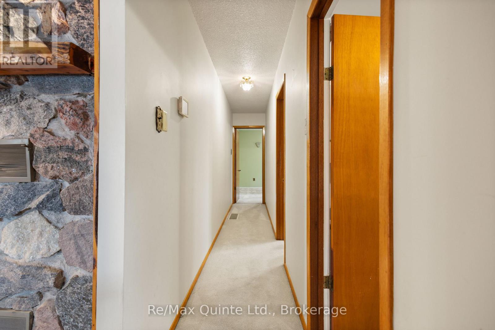 366 FARNHAM ROAD - 26