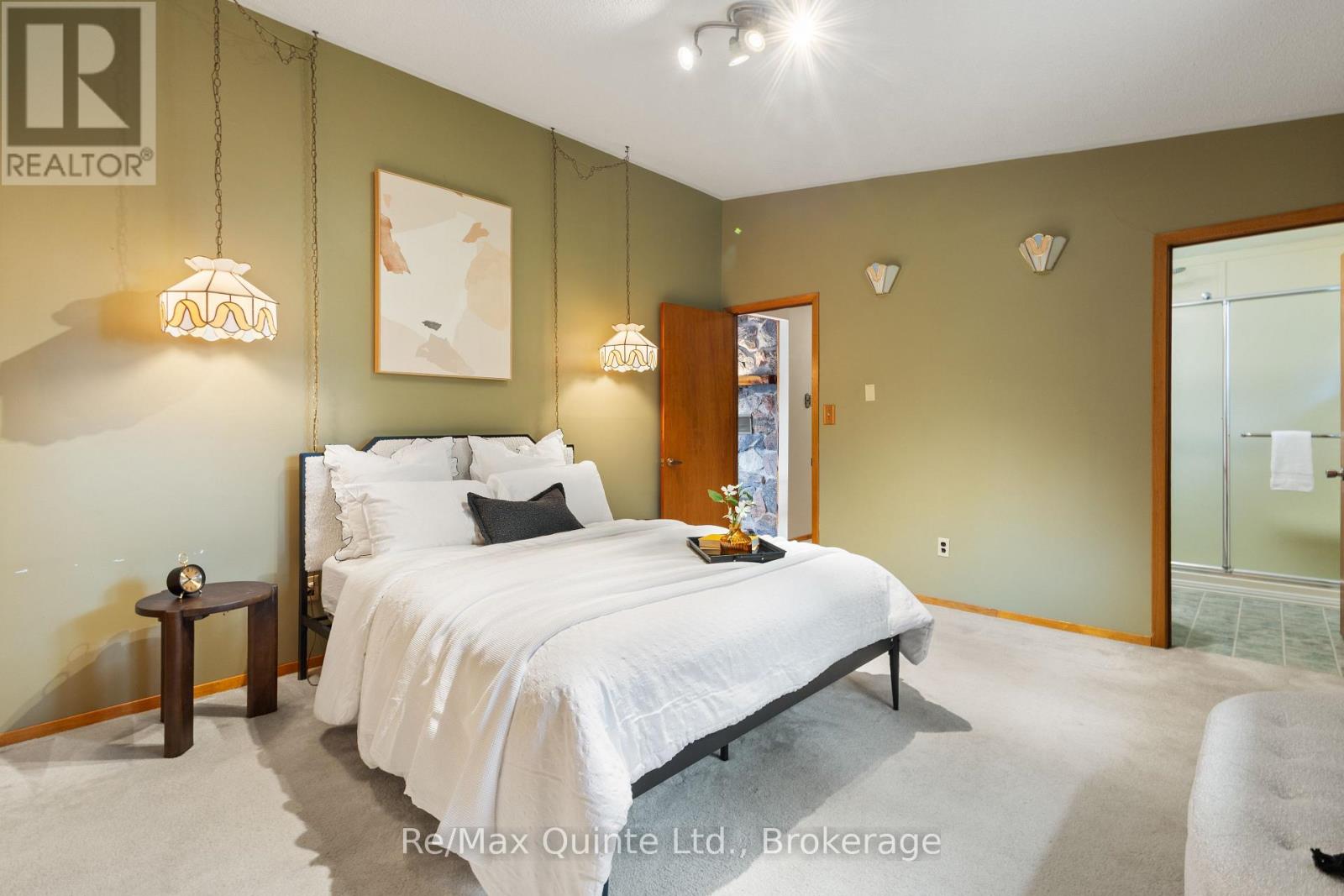366 FARNHAM ROAD - 29
