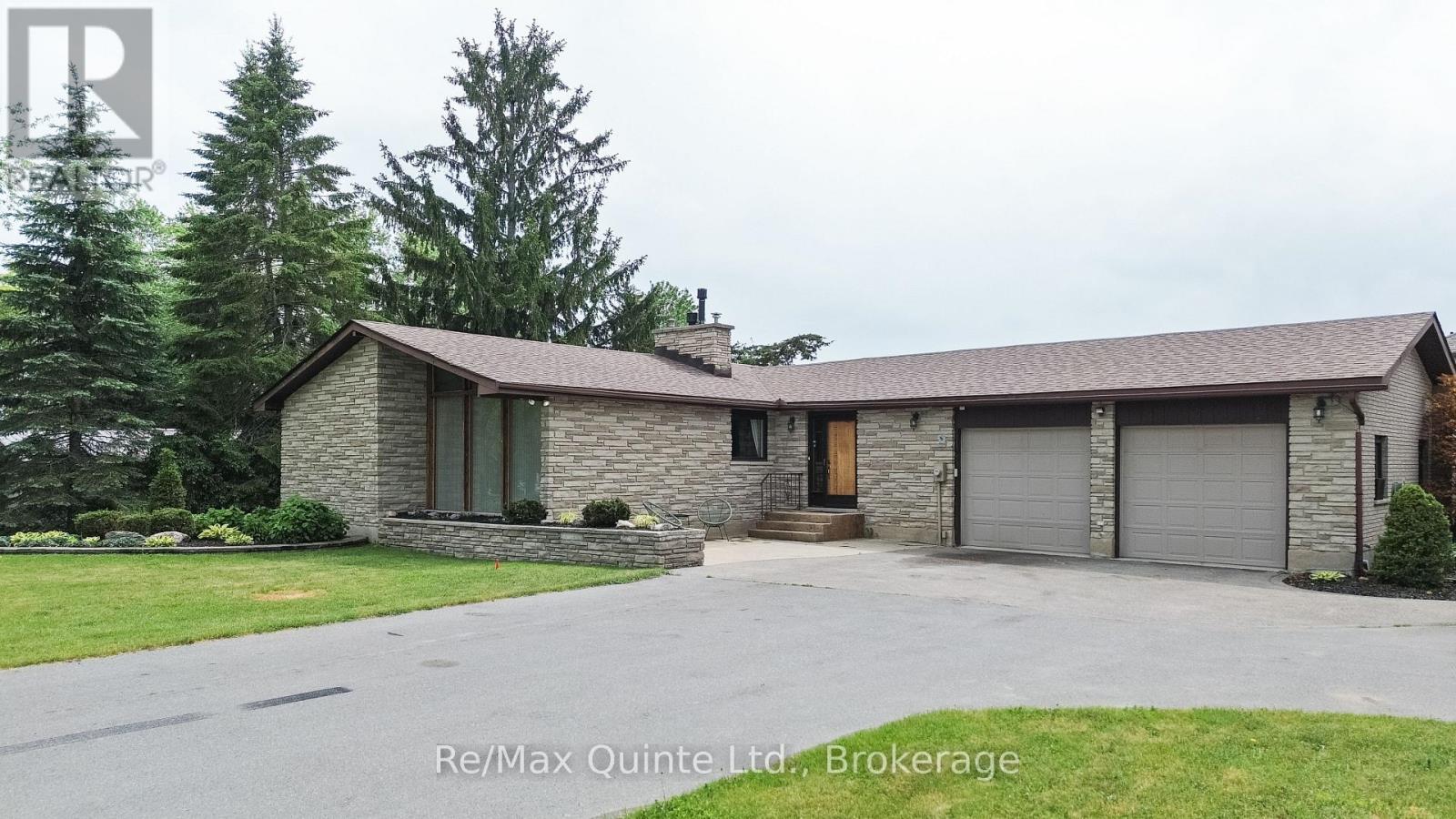 366 FARNHAM ROAD - 3