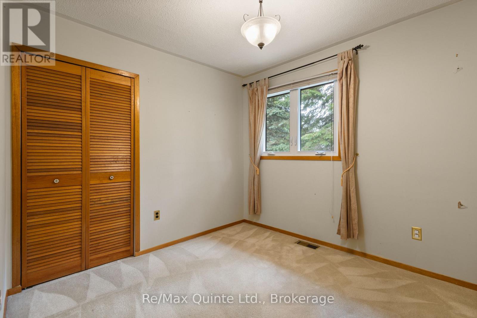 366 FARNHAM ROAD - 33