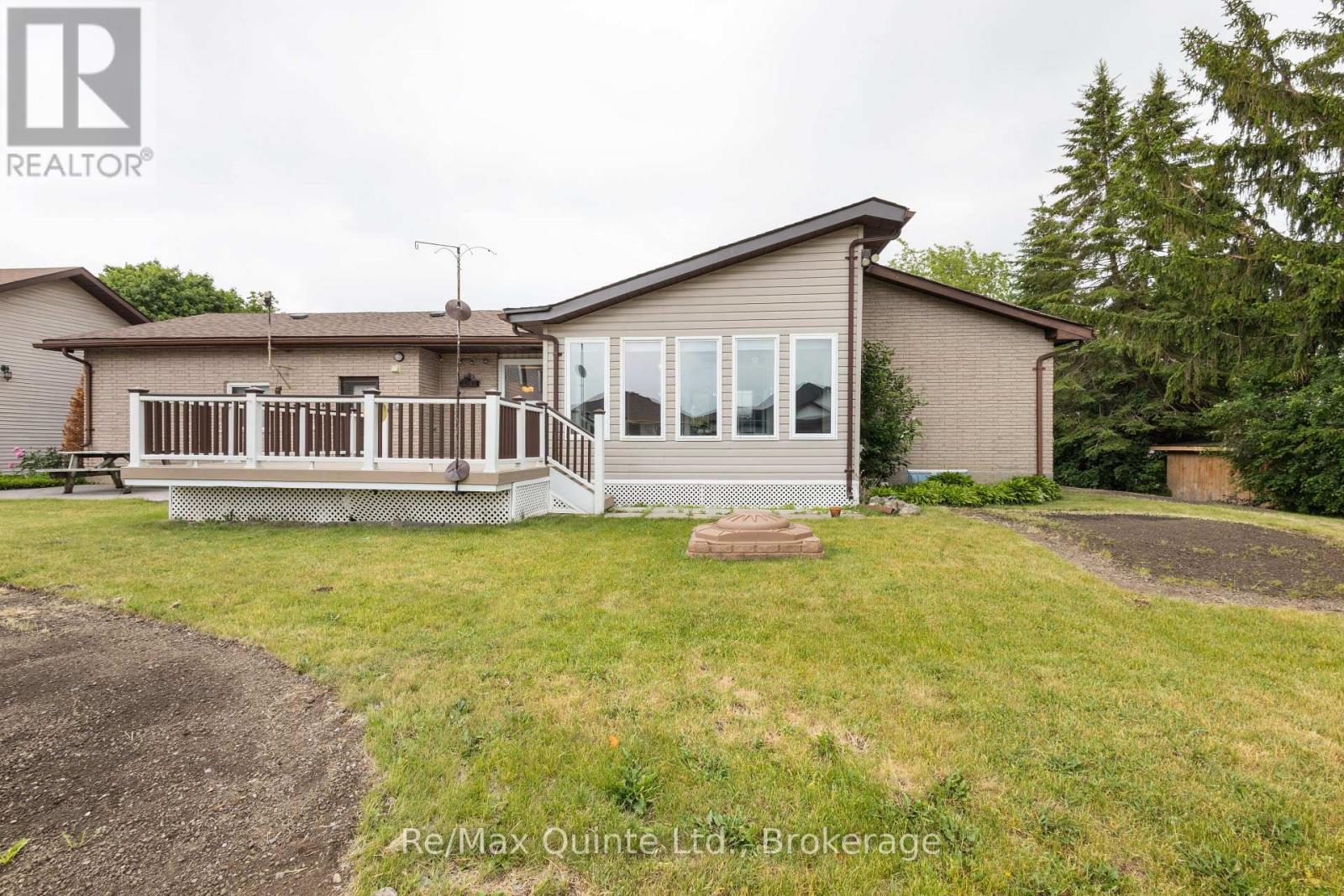 366 FARNHAM ROAD - 4