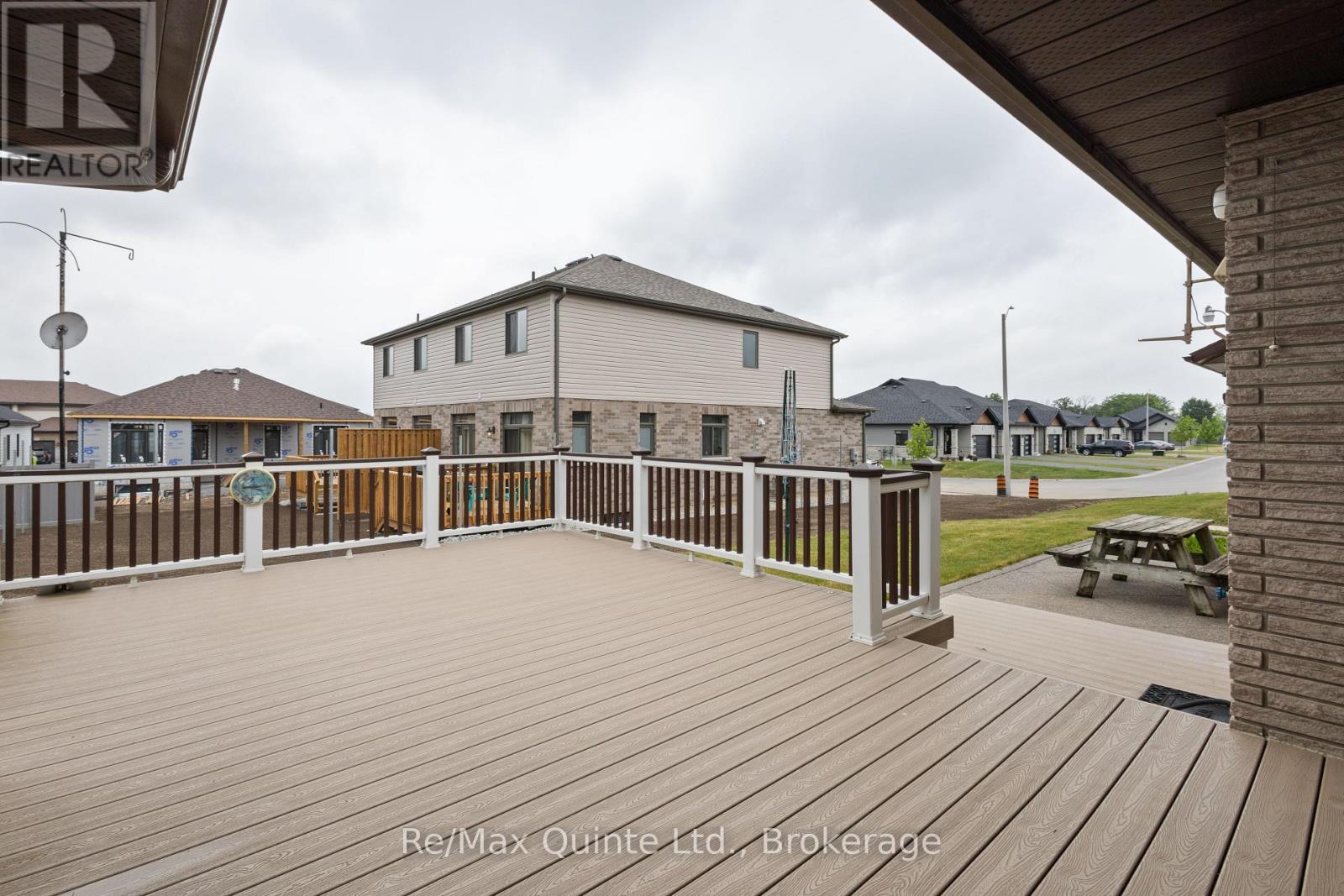 366 FARNHAM ROAD - 5