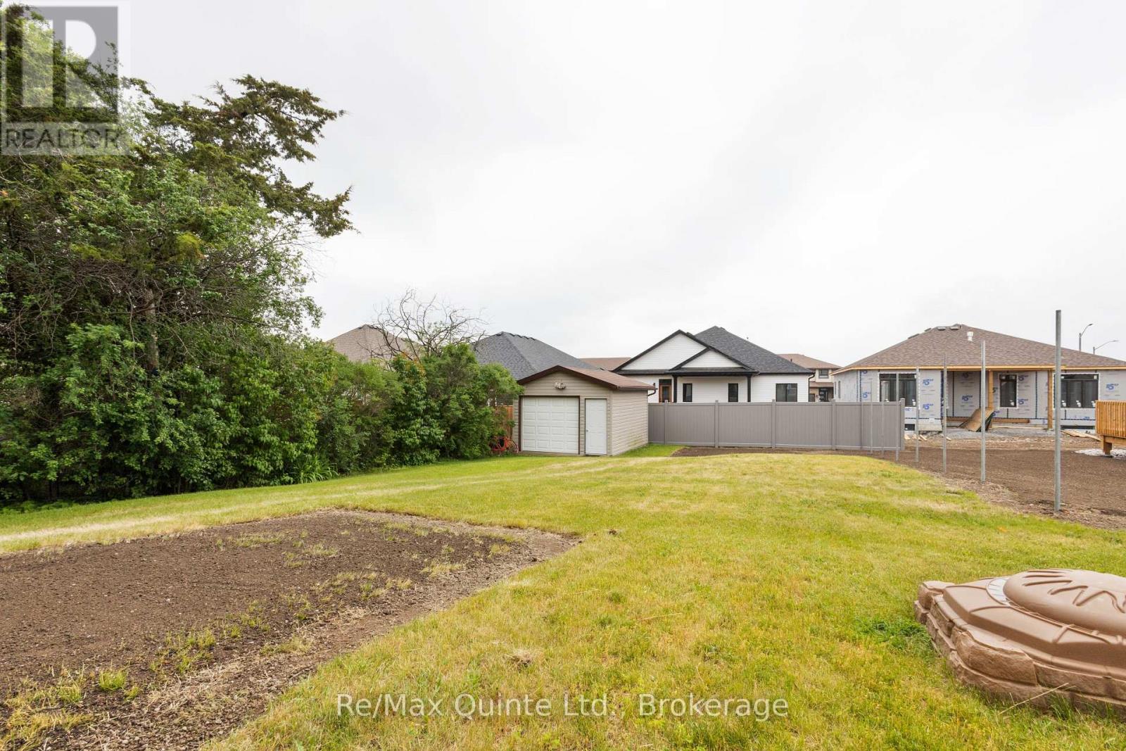 366 FARNHAM ROAD - 8