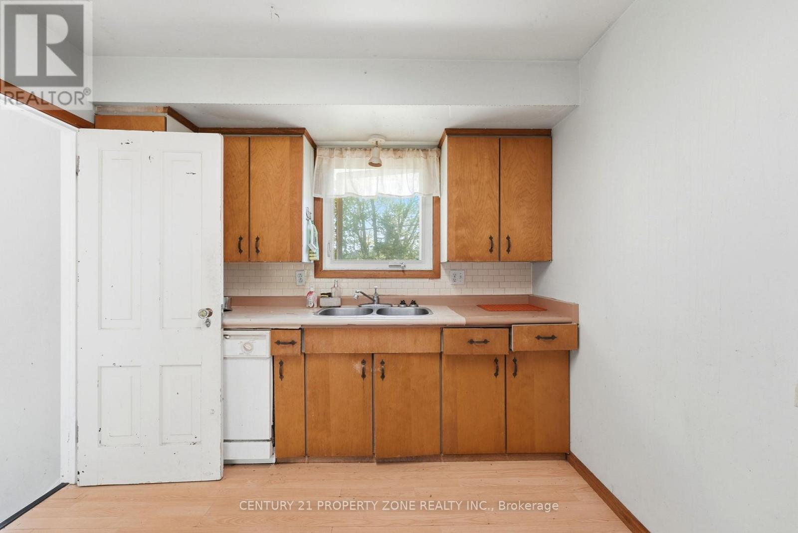 1192 KALADAR DRIVE - 11