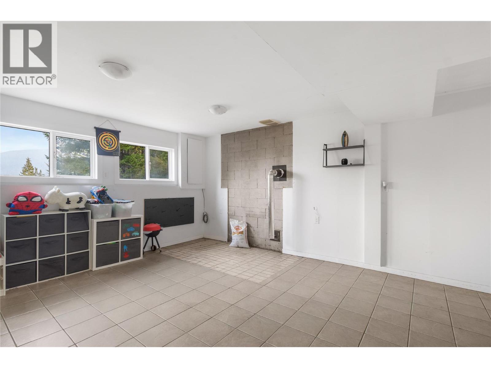 4018 Greaves Road - 29