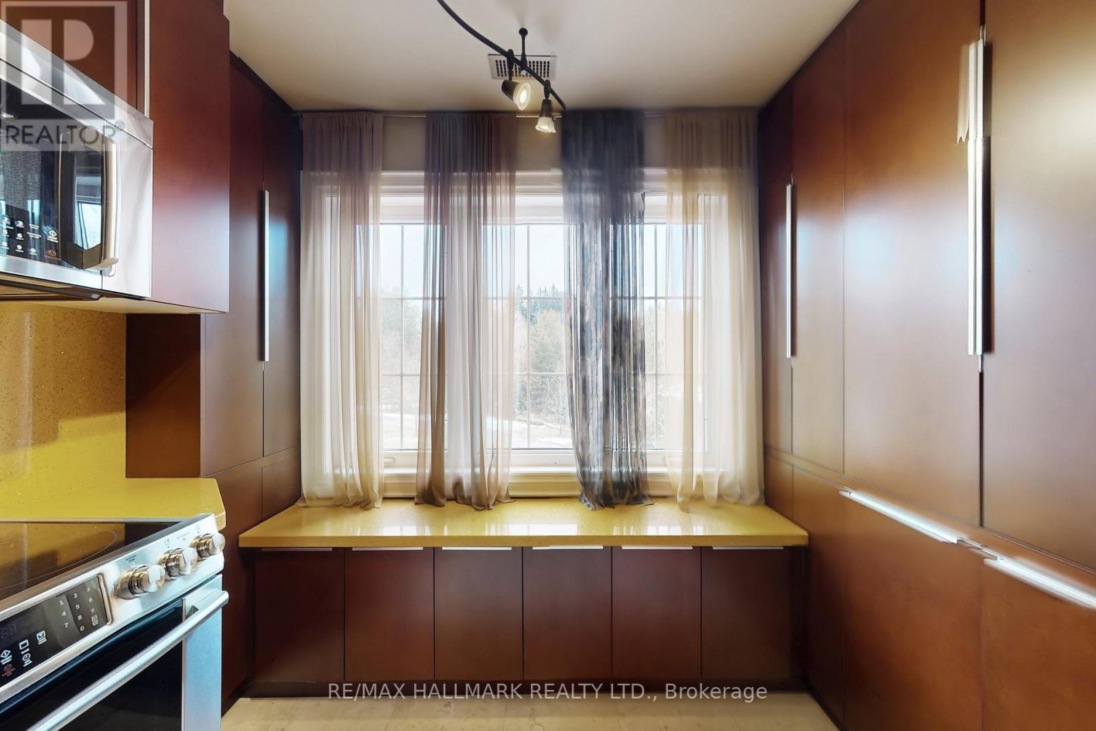 206 CHURCHILL AVENUE - 22