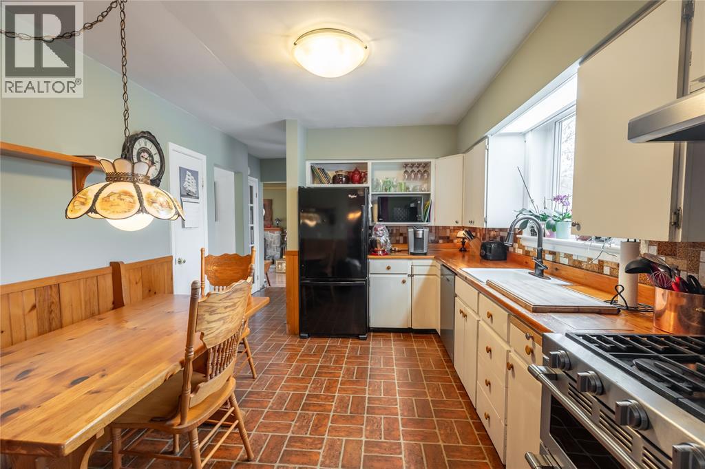 635 Highbury PARK - 10