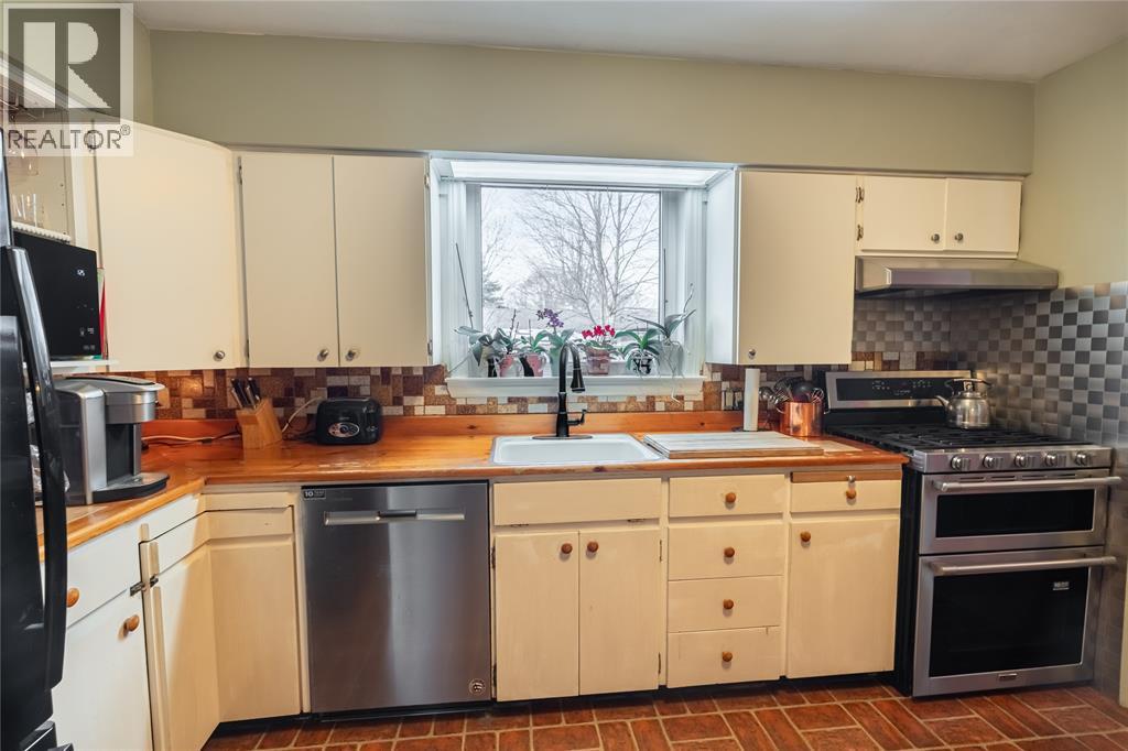 635 Highbury PARK - 12