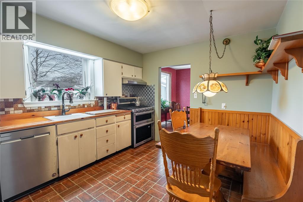 635 Highbury PARK - 13