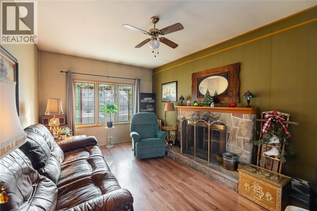635 Highbury PARK - 14