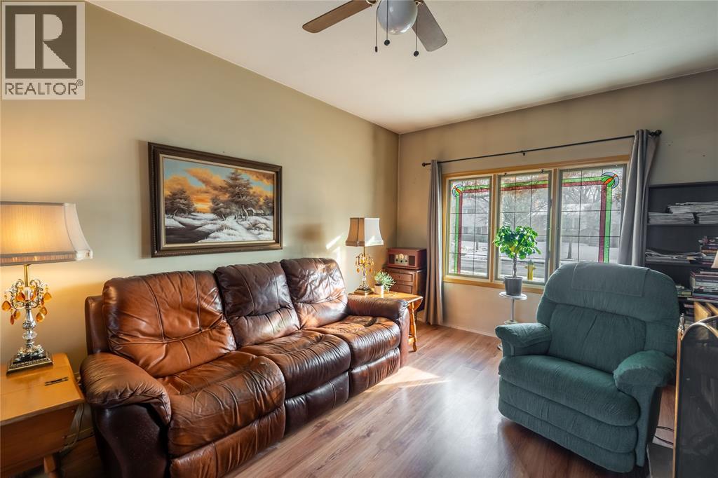 635 Highbury PARK - 15