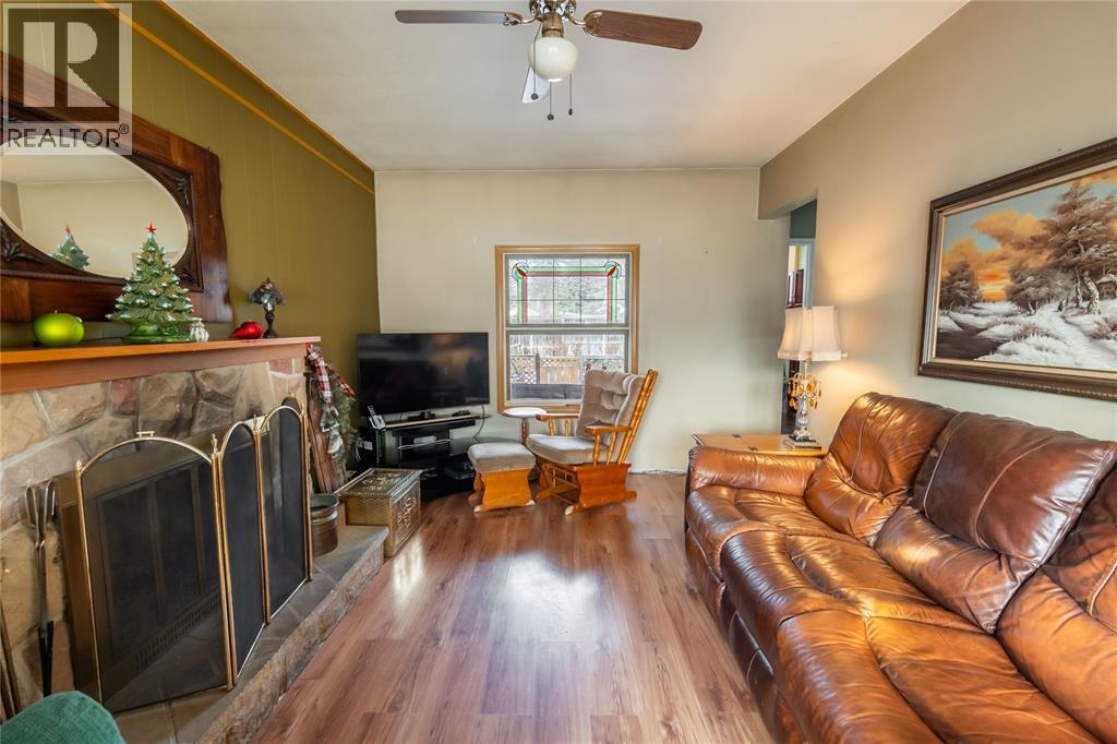 635 Highbury PARK - 16