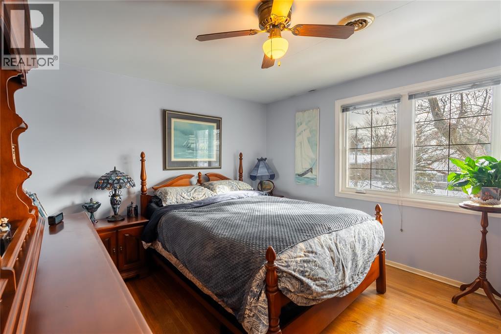 635 Highbury PARK - 18
