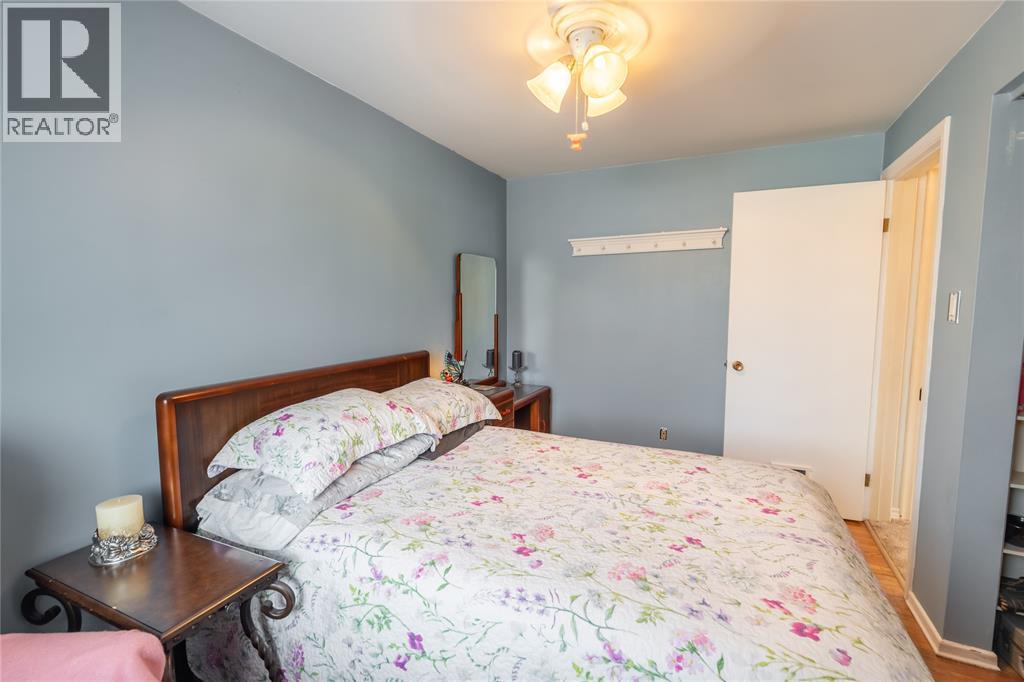 635 Highbury PARK - 21