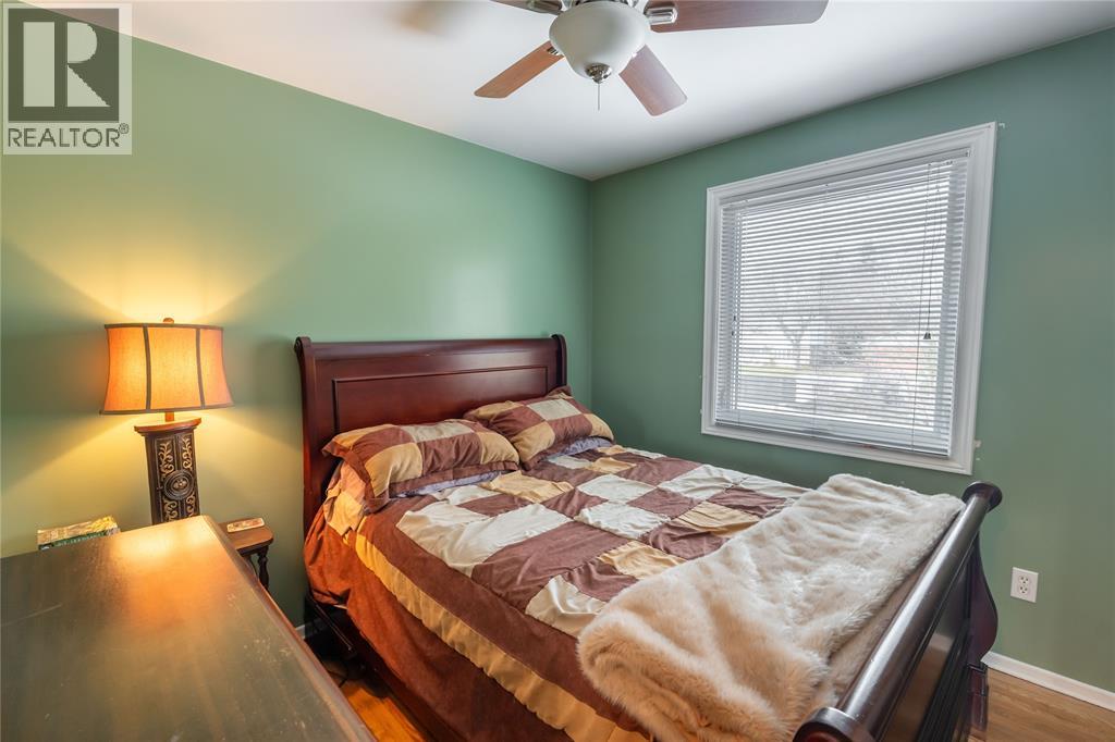 635 Highbury PARK - 22