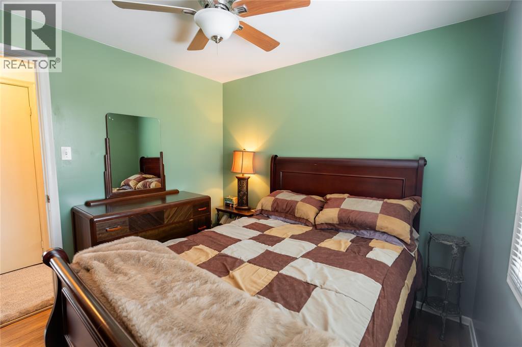635 Highbury PARK - 23