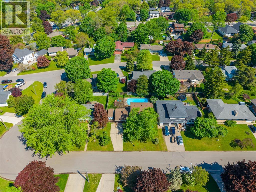 635 Highbury PARK - 31