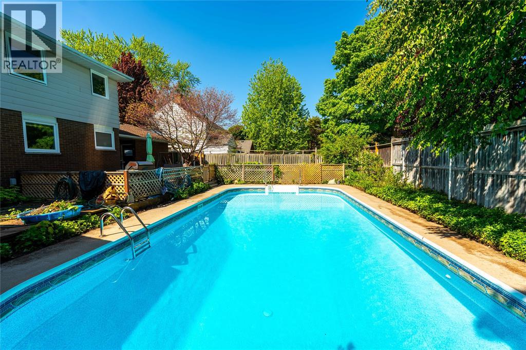 635 Highbury PARK - 33