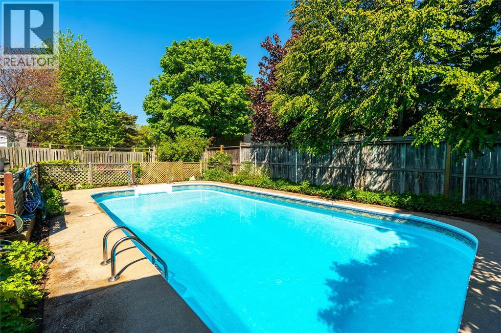 635 Highbury PARK - 34
