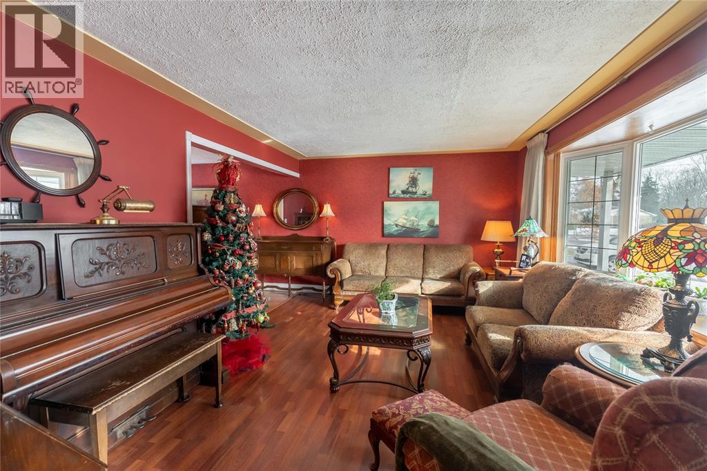 635 Highbury PARK - 4
