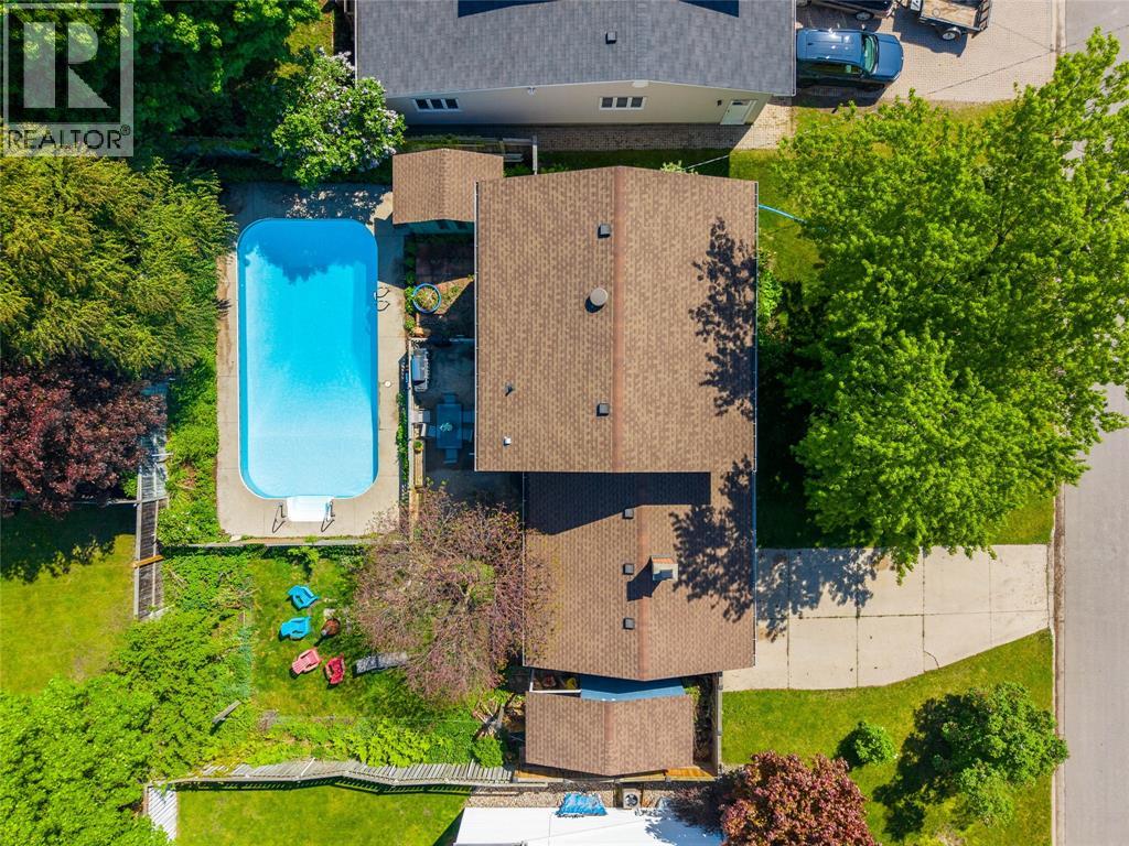 635 Highbury PARK - 41