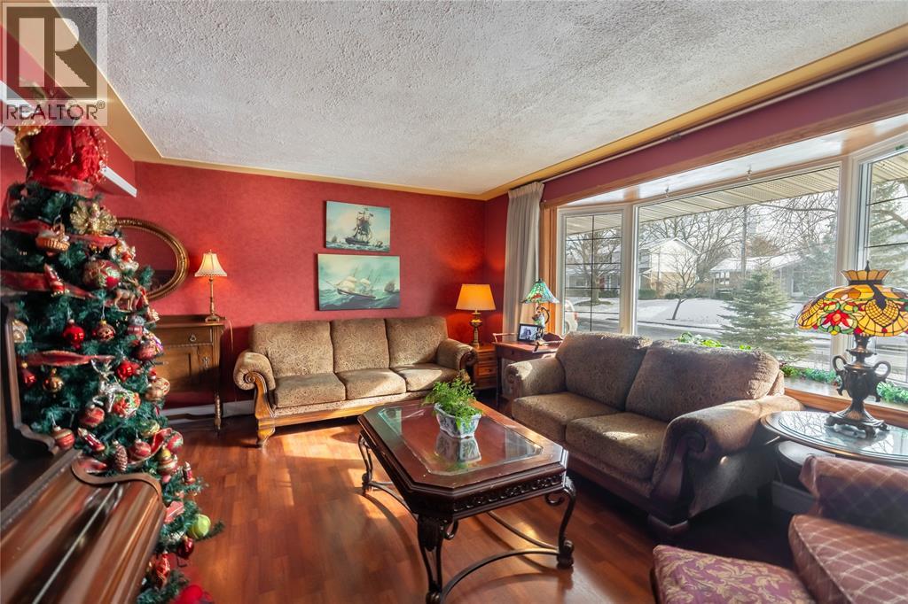 635 Highbury PARK - 5
