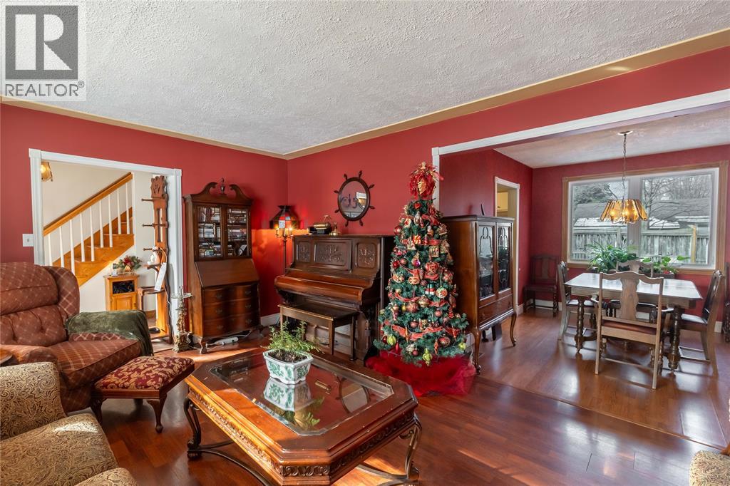 635 Highbury PARK - 6