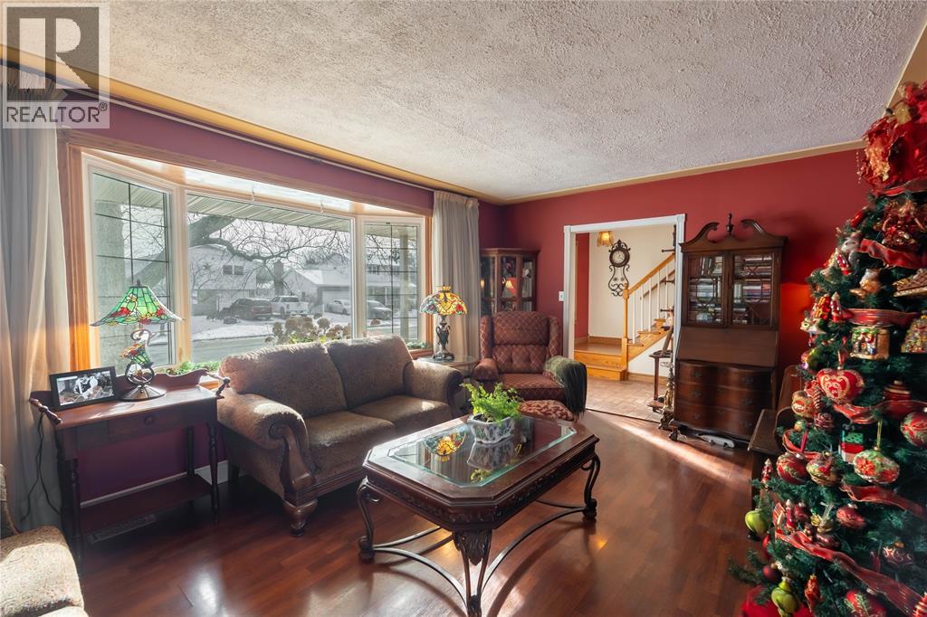 635 Highbury PARK - 7