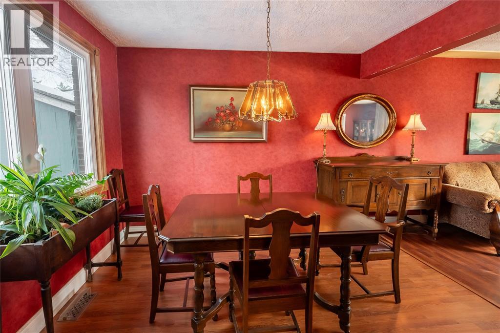 635 Highbury PARK - 9