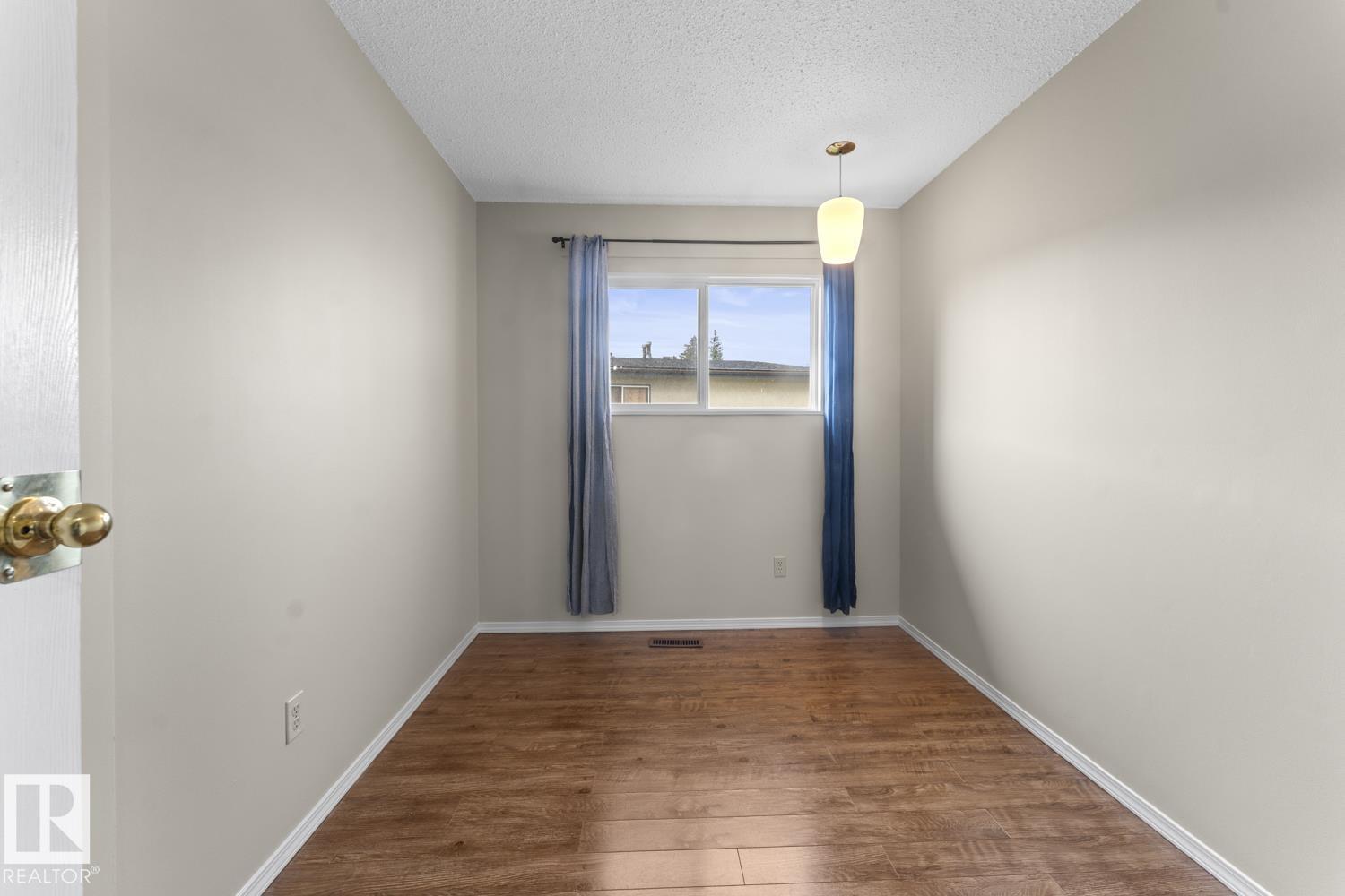 210 22 ST — photo 12