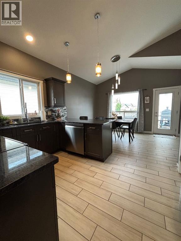 8561 72 Avenue - photo 5