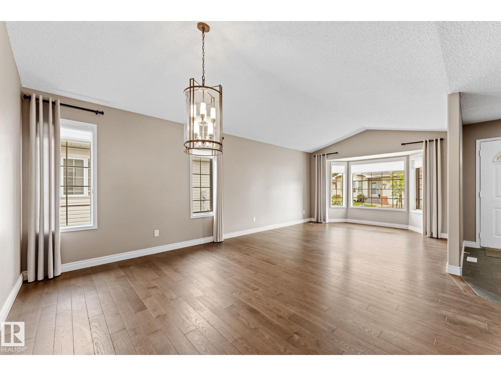 963 YOUVILLE DR W NW — photo 8