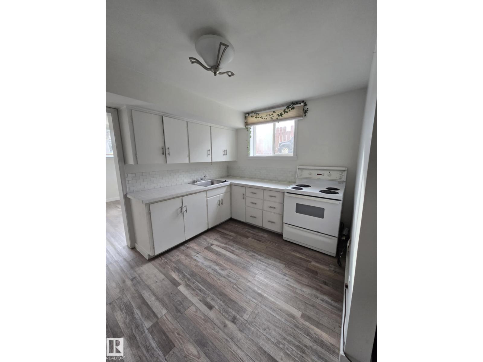 6422 132 AV NW - 9