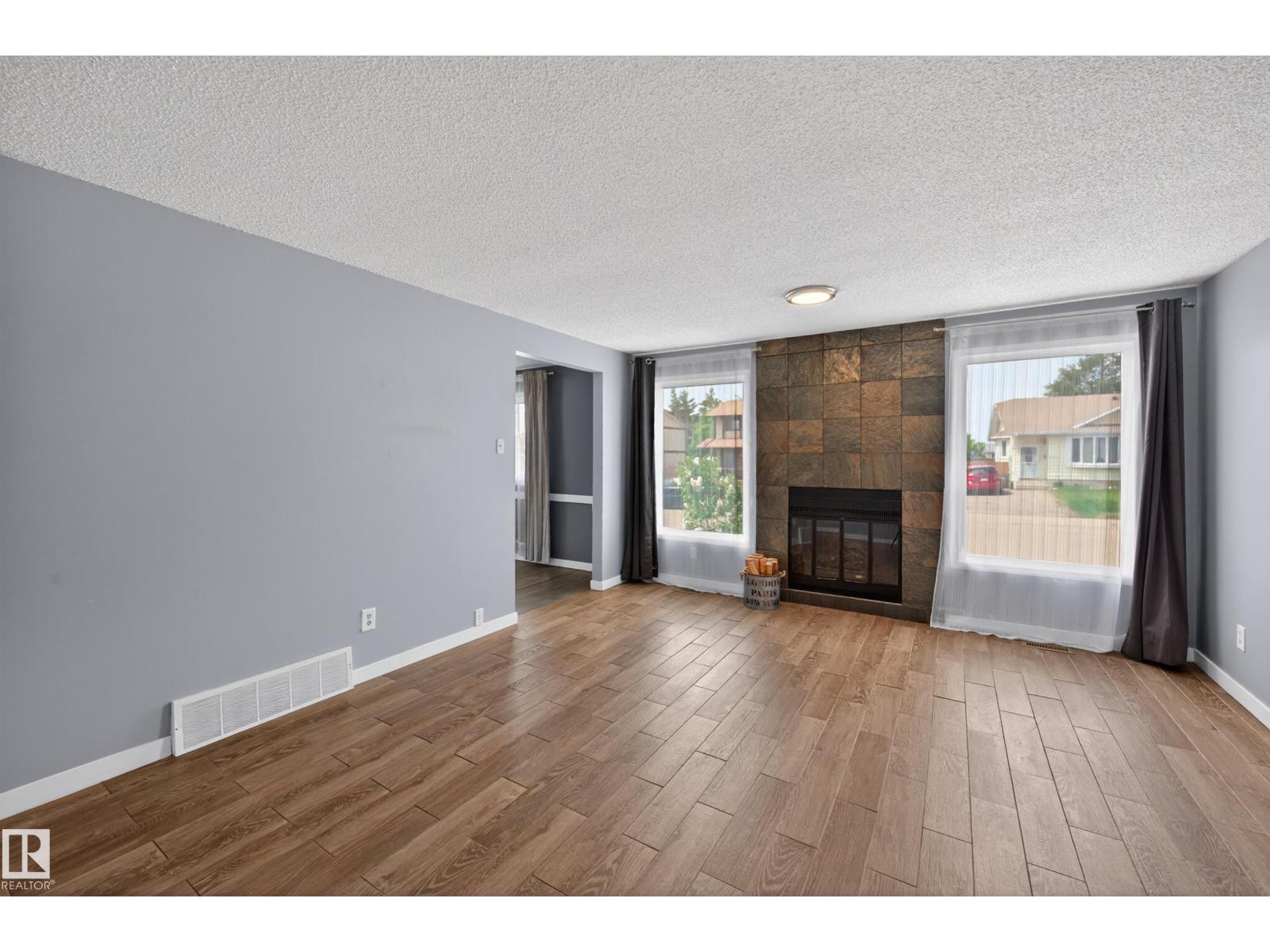15115 22 ST NW - 10