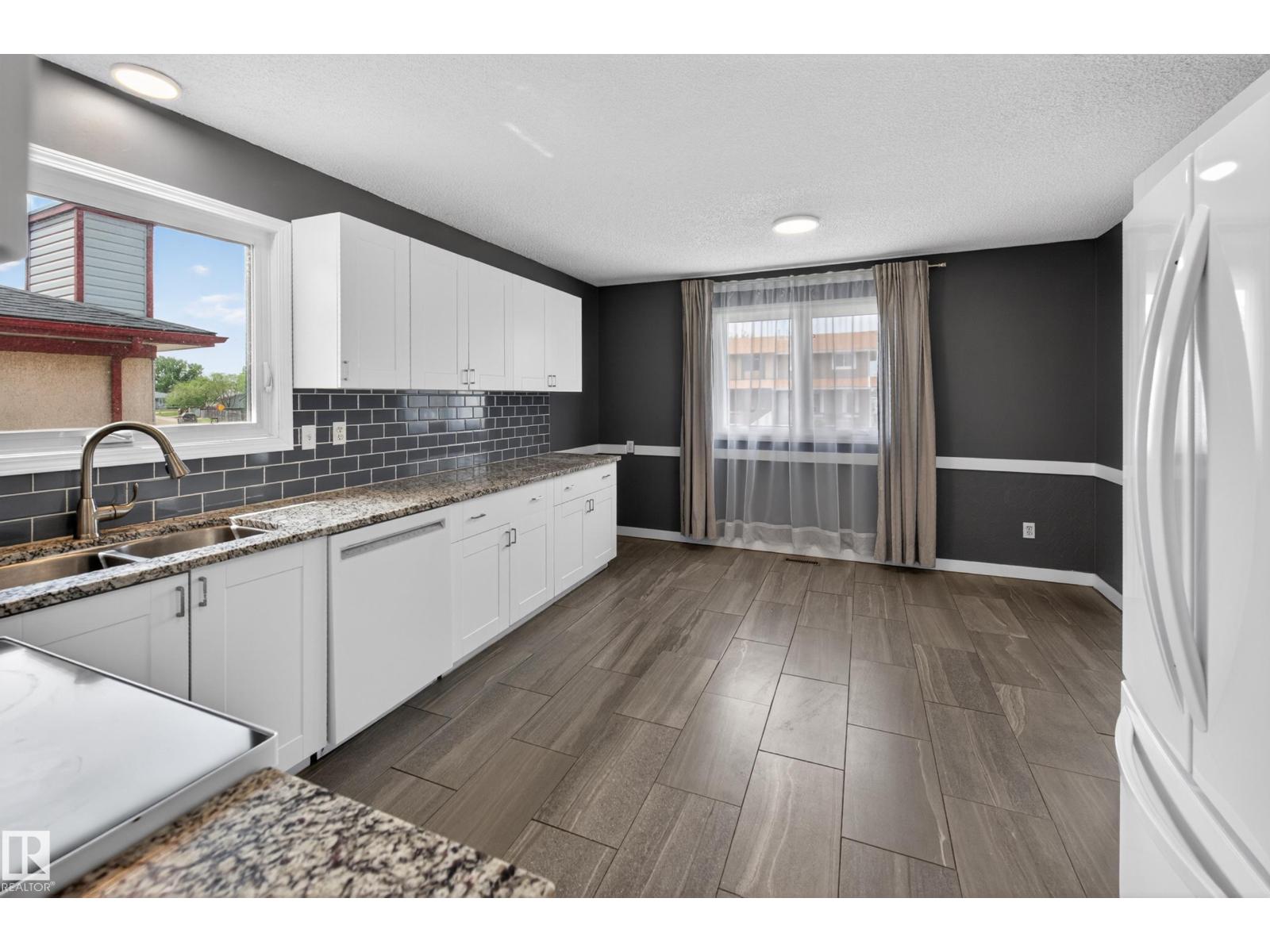15115 22 ST NW - 18