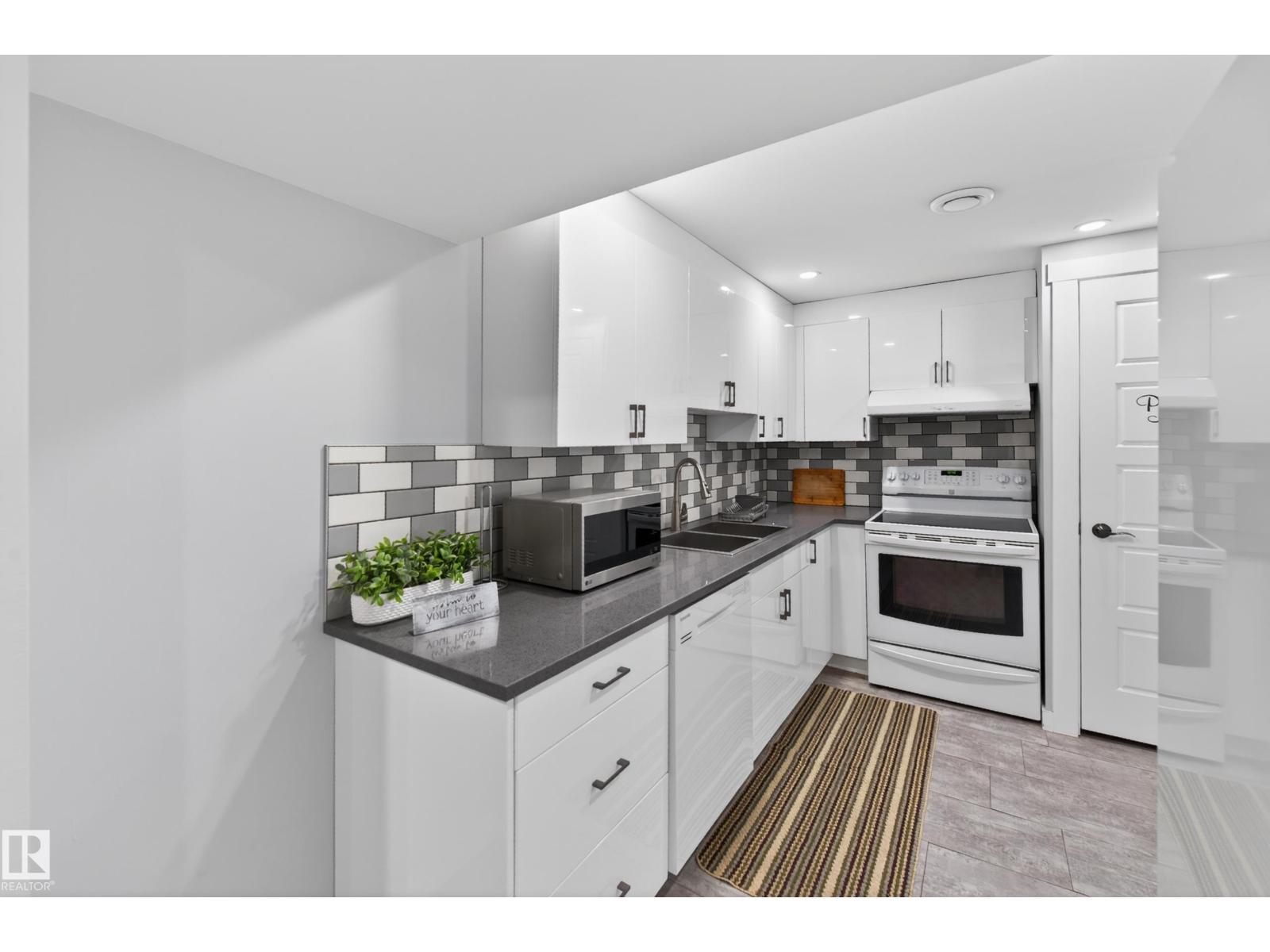 15115 22 ST NW - 46