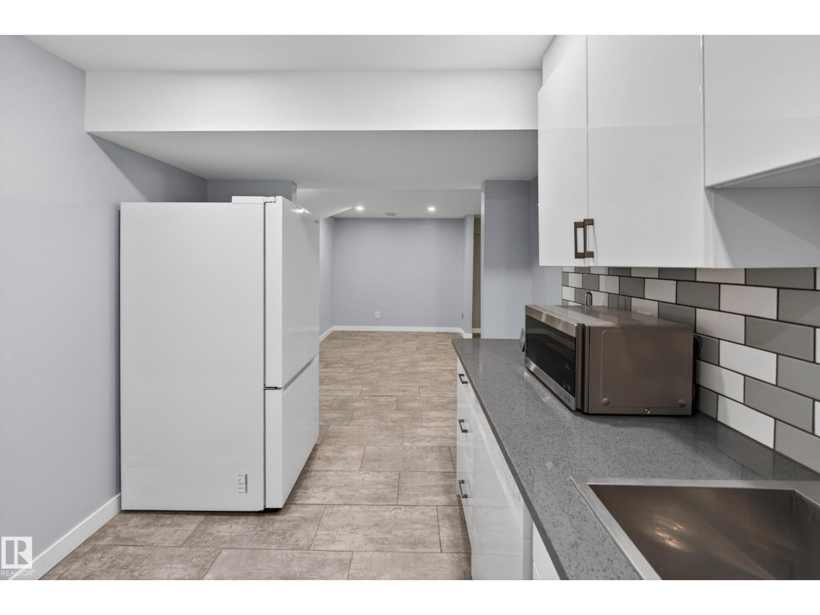 15115 22 ST NW - 48