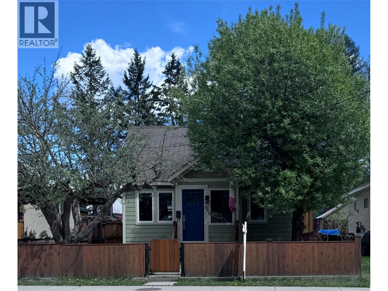 640 Wallinger Avenue - 1