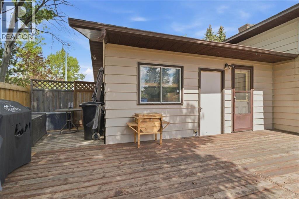 9721 75 Avenue — photo 34