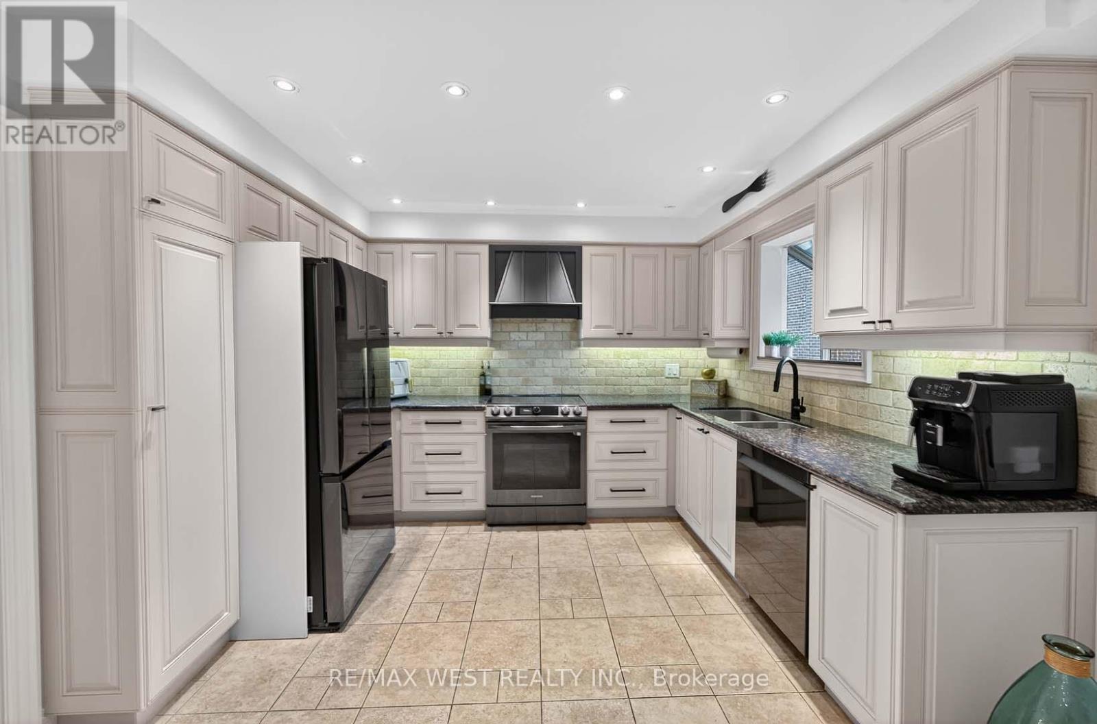 43 ST GEORGES BOULEVARD - 18