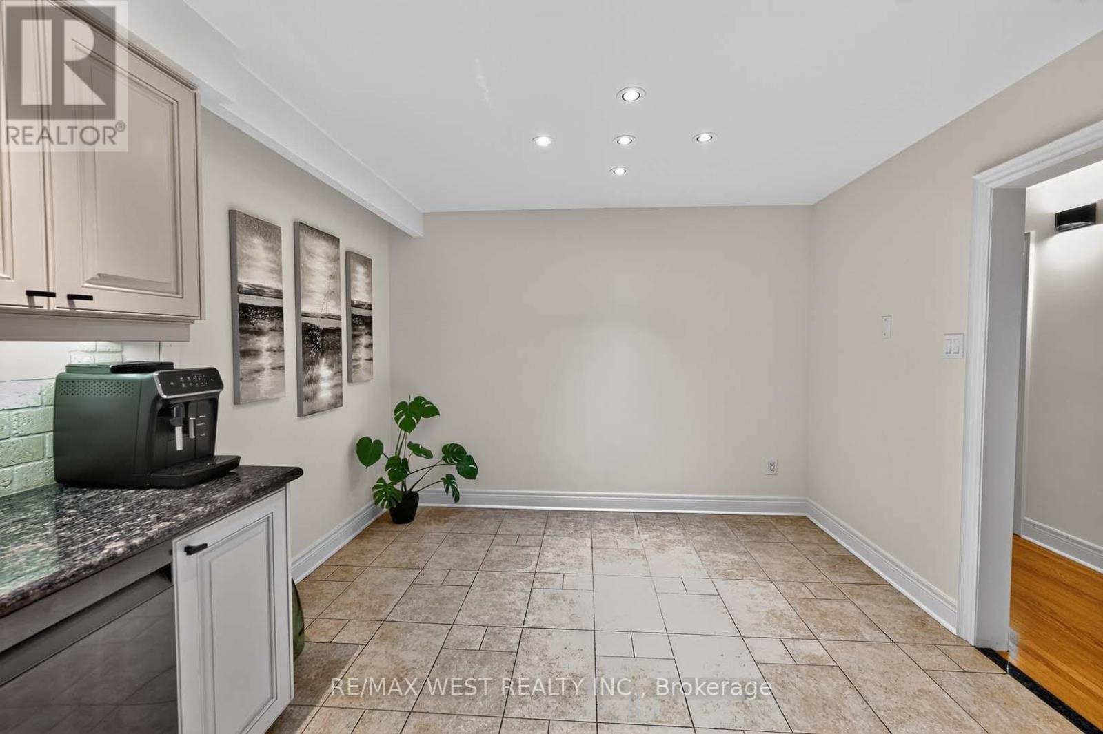 43 ST GEORGES BOULEVARD - 21