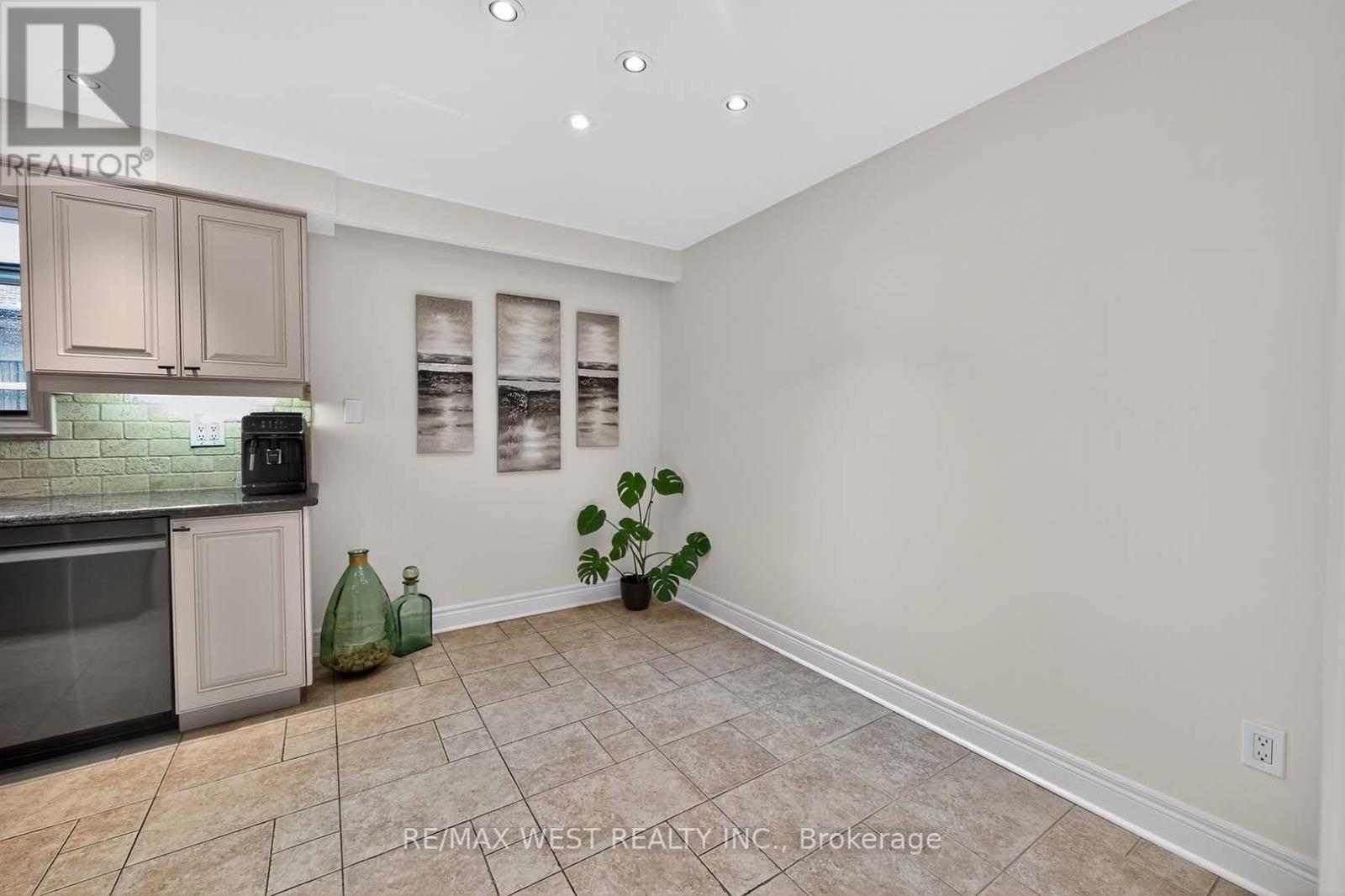 43 ST GEORGES BOULEVARD - 22
