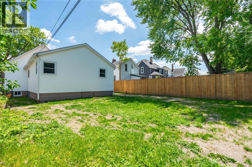 249 Vidal STREET South - 28
