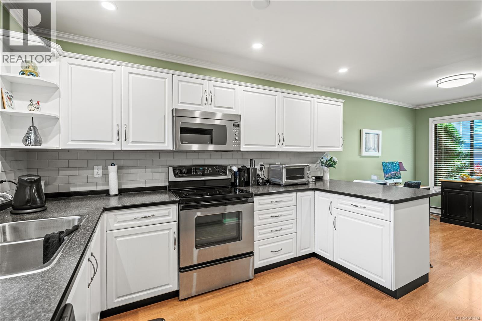#18 1309 McKenzie Ave - 13