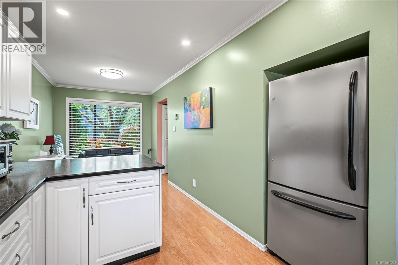 #18 1309 McKenzie Ave - 14