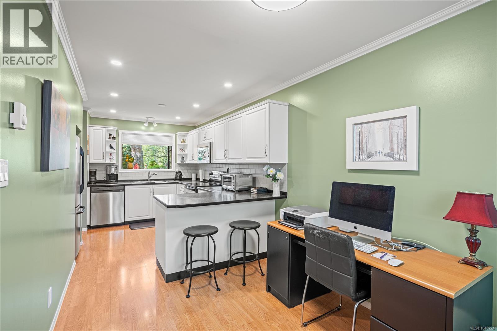 #18 1309 McKenzie Ave - 20