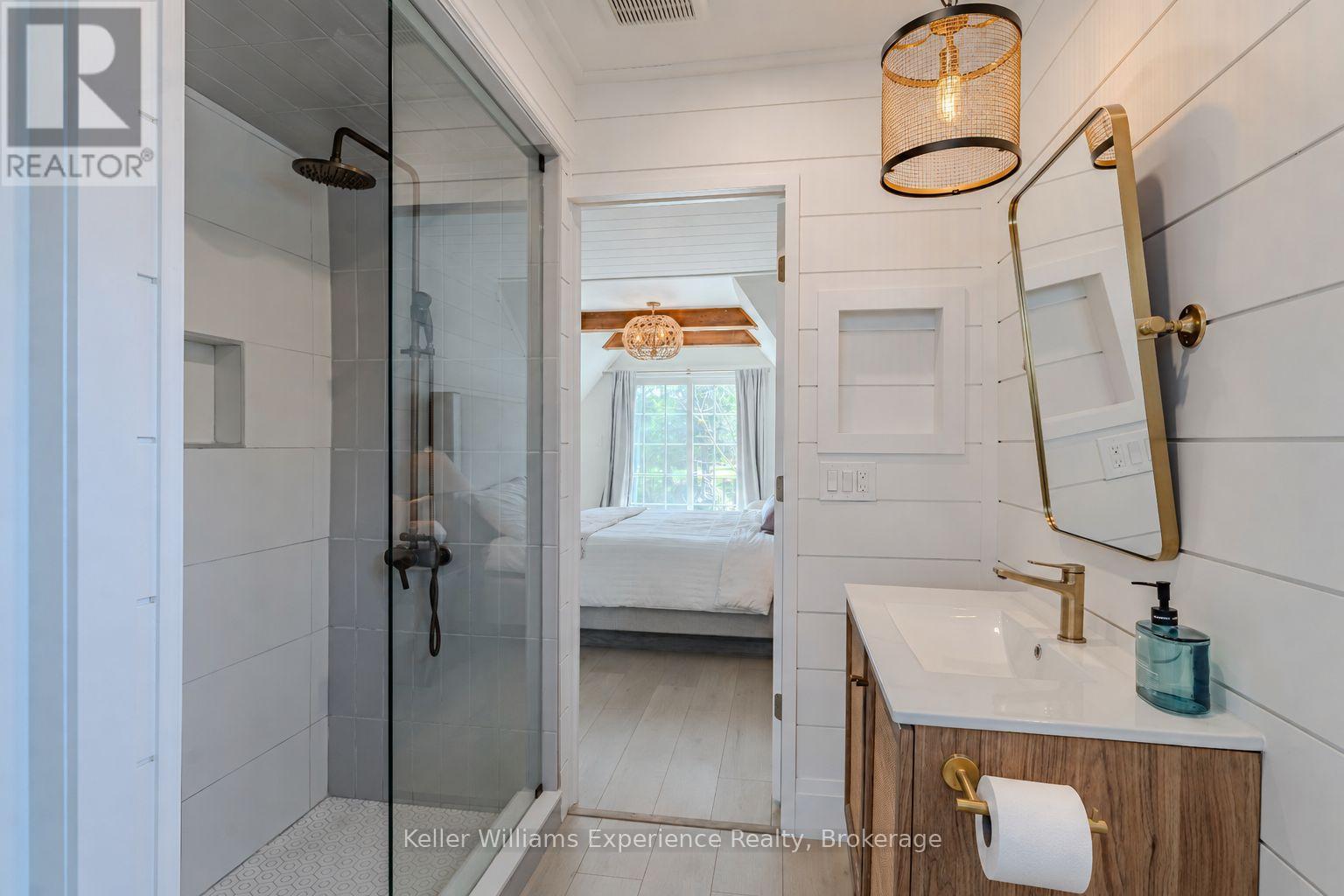 211 5TH STREET E - Image 32
