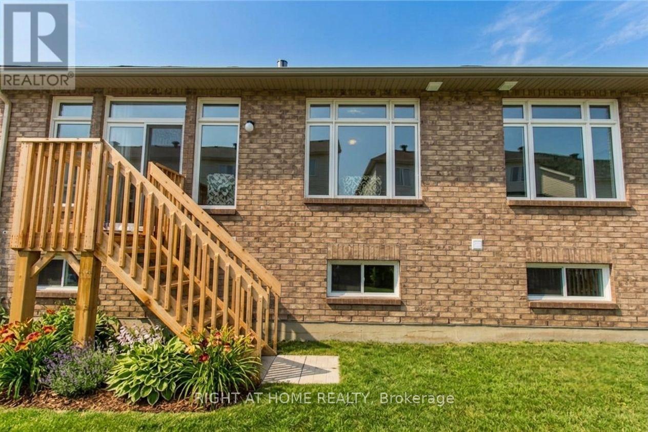 2 Bed, 2 Bath House for Sale in Ottawa – 113 PASSAGEWAY WAY, Ottawa – MLS# X13438574 - Image 13